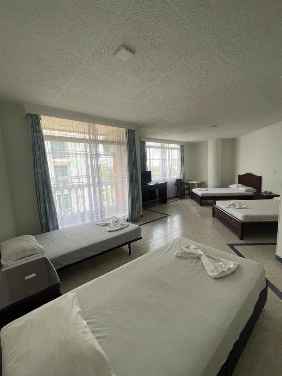 Zahira Hotel Мельгар Экстерьер фото