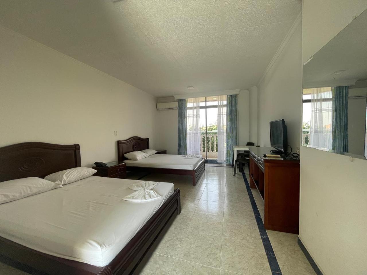 Zahira Hotel Мельгар Экстерьер фото